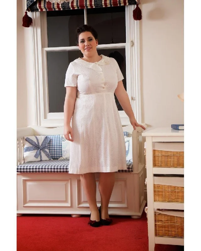 1960s Jackie O Classic White Dress