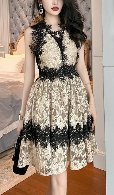 VINTAGE LACE SLEEVELESS MIDI DRESS Trendy Ruffled Sleeve Midi Dress